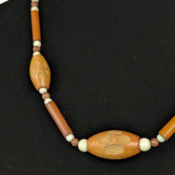 V. Wood & White Beaded Necklace - Picture 3 of 5